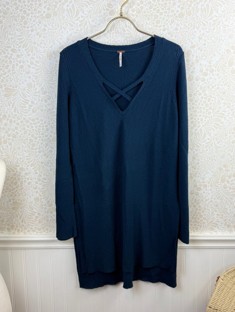 Free People Dark Navy Crisscross V-Neck Tunic Sweater - Size - Medium - Picture 7 of 7